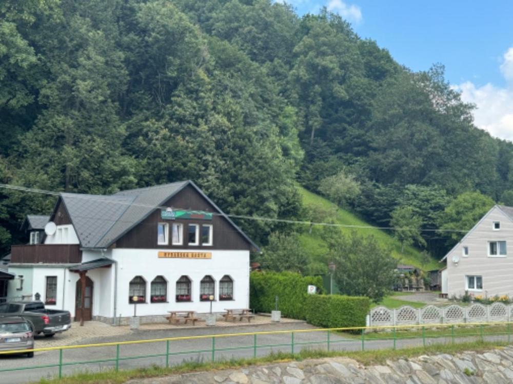 Penzion A Rybarska Basta U Jesetera Есеник Экстерьер фото